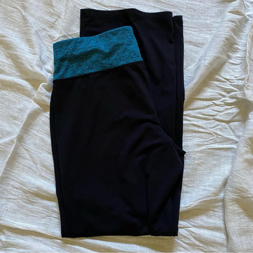 Livi Active Women’s Yoga Pants. Black with Turquoise waistband.  Size 14/16.